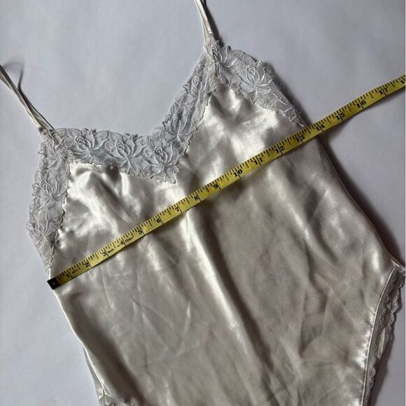 VICTORIA’S SECRET White Satin Lace Trim Bodysuit Vintage Lingerie Small - Picture 3 of 6